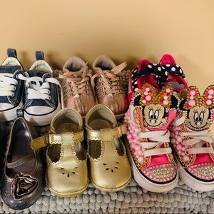 Kids lot of shoes. 6 pair all size toddler 4
